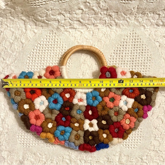 J.P. & MATTIE Multi Color Crotchet / Yarn Flower Purse New - Picture 10 of 13